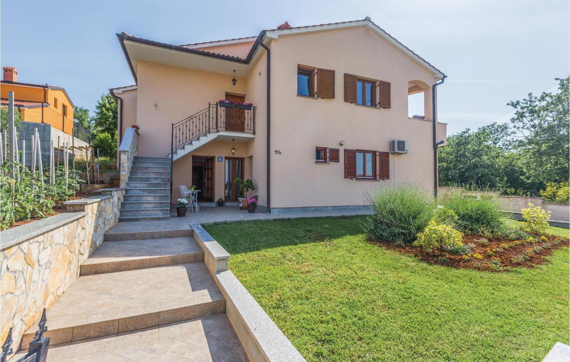 Stunning Apartment In Radmani With Wifi Exterior photo